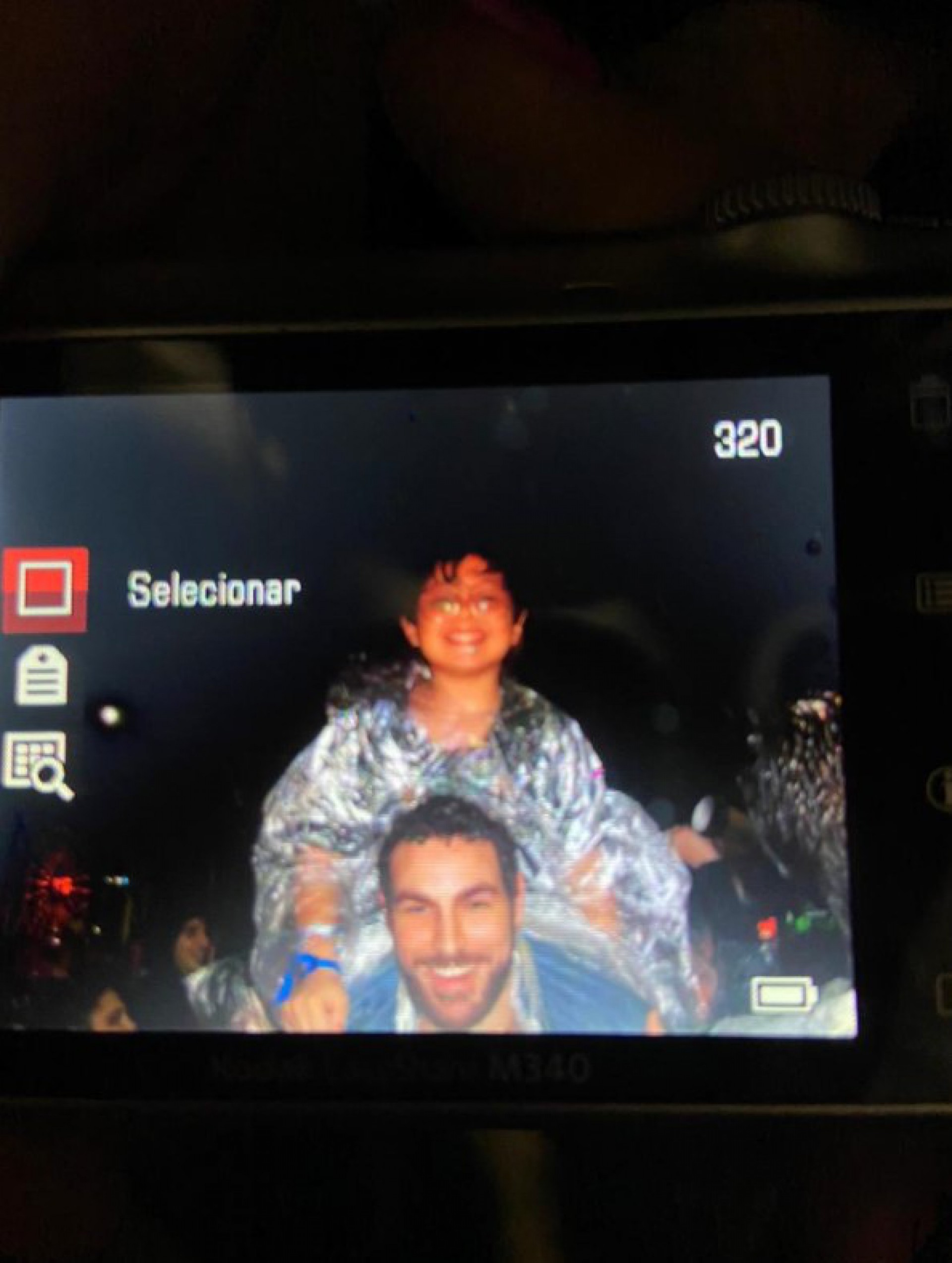 Matheus Maciel ajudou Eduardo Chaves, de 10 anos a assistir show no Rock In Rio
 - Reprodução/Twitter