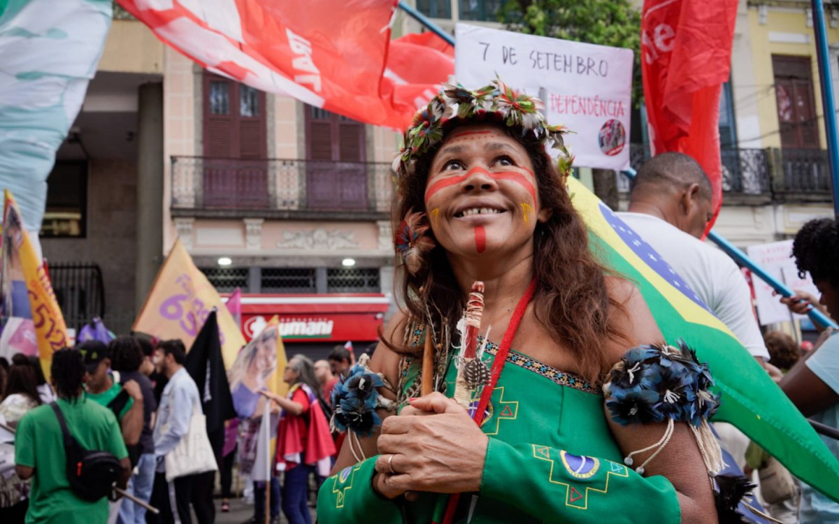 Manifestantes reivindicam a garantia de pol&iacute;ticas p&uacute;blicas para popula&ccedil;&otilde;es mais vulner&aacute;veis

