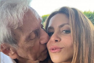 Shakira homenageia pai por aniversário de 91 anos: 'Herói da minha vida'