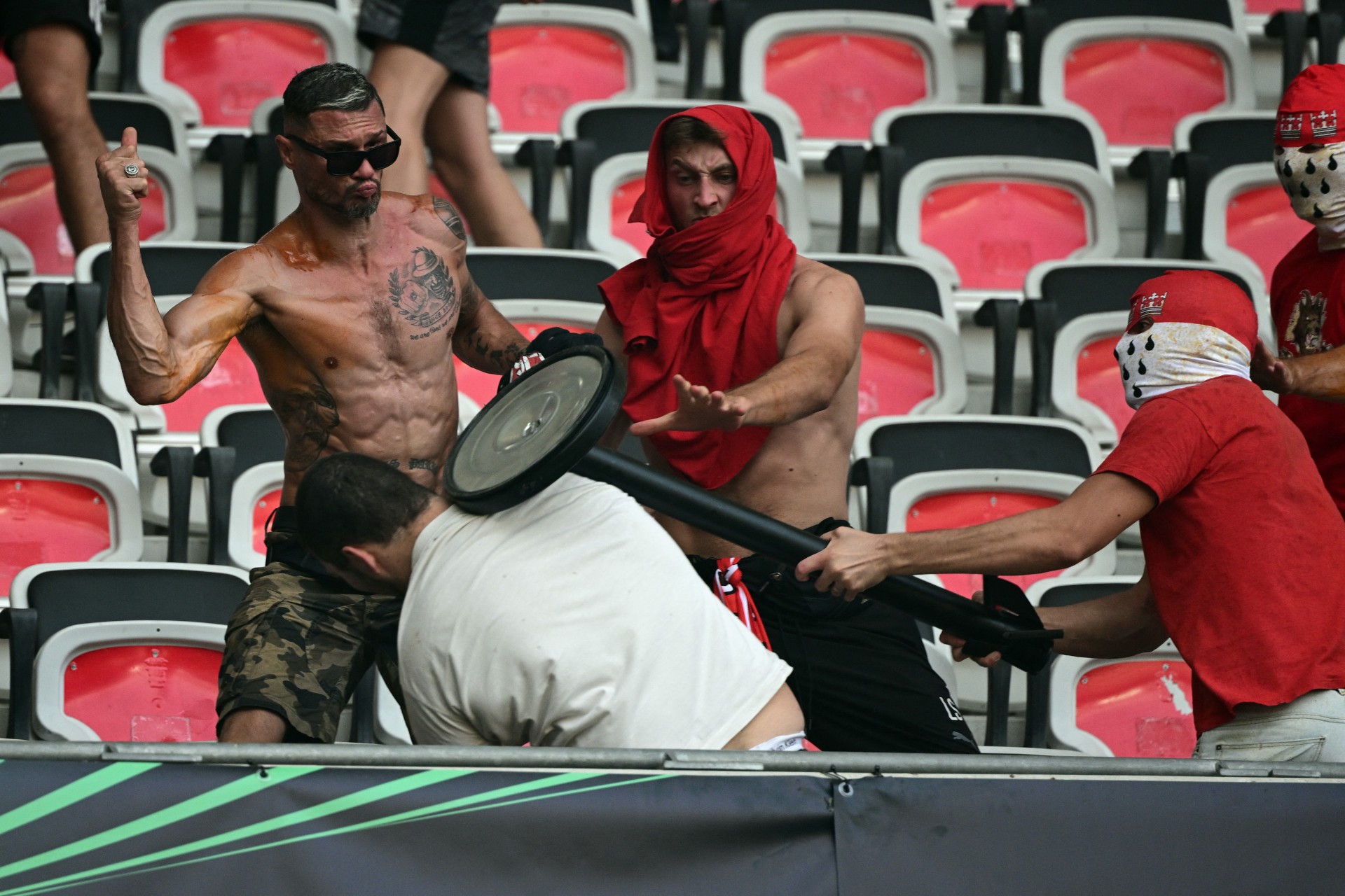 Pancadaria marcou partida entre Nice e Colônia - AFP