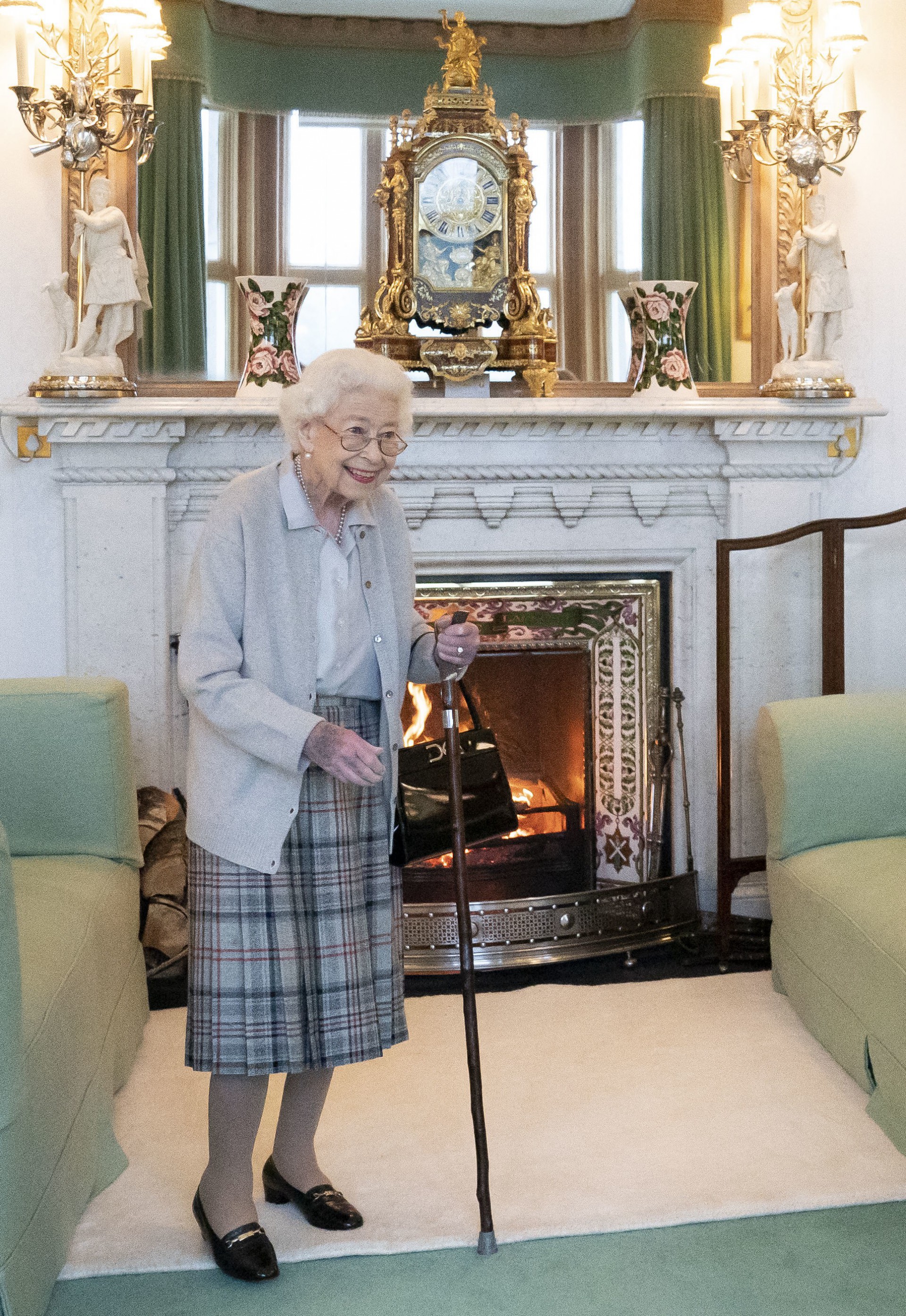 (FILES) In this file photo taken on September 6, 2022 Britain's Queen Elizabeth II waits to meet with new Conservative Party leader and Britain's Prime Minister-elect at Balmoral Castle in Ballater, Scotland. The doctors of Queen Elizabeth II, 96, are "concerned" about her health and "have recommended that she be placed under medical supervision" at her castle in Balmoral, Scotland, Buckingham Palace said on September 8, 2022. "Following a further assessment this morning, the Queen's doctors are concerned for Her Majesty's health and have