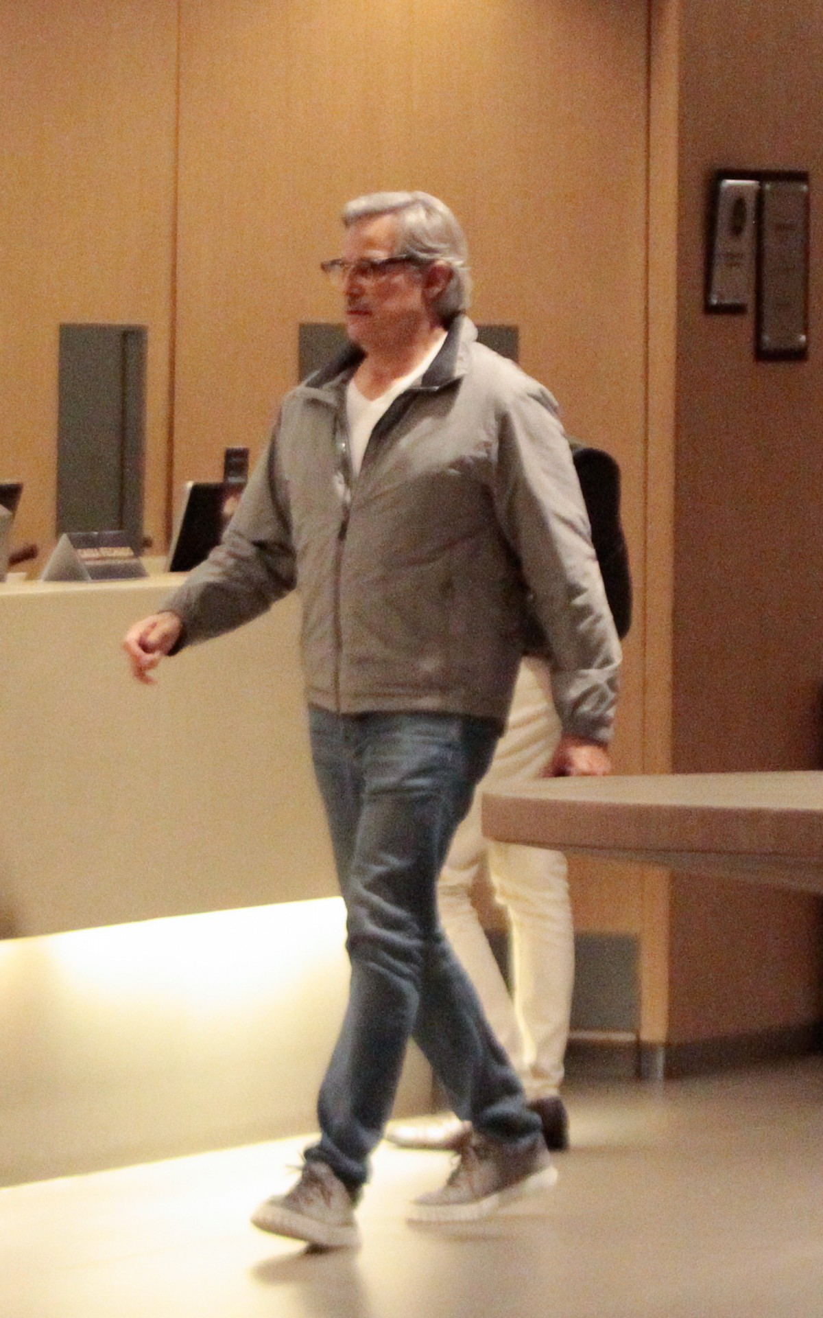 Edson Celulari e a mulher, Karin Roepke, curtem cinema em shopping da Barra da Tijuca, na Zona Oeste do Rio, na noite desta quarta-feira