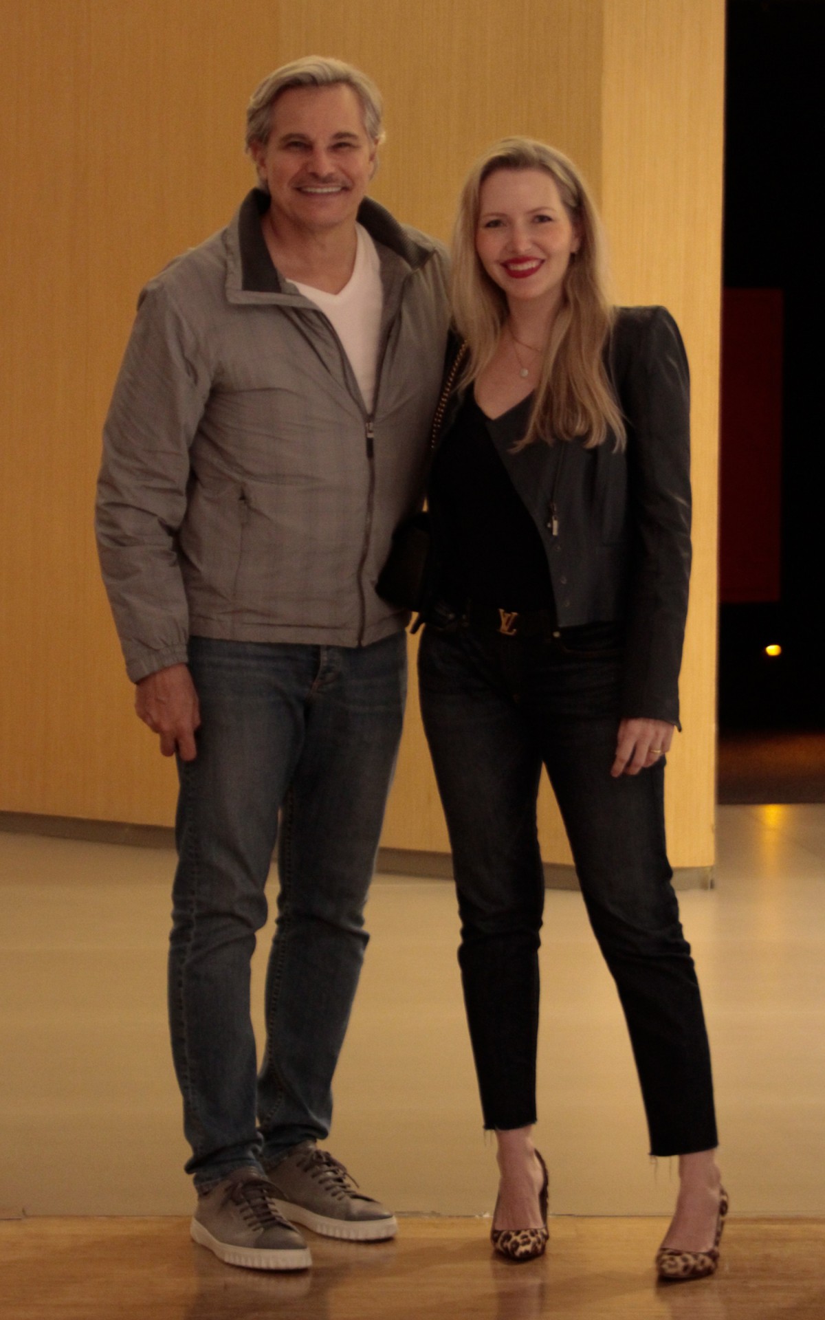 Edson Celulari e a mulher, Karin Roepke, curtem cinema em shopping da Barra da Tijuca, na Zona Oeste do Rio, na noite desta quarta-feira