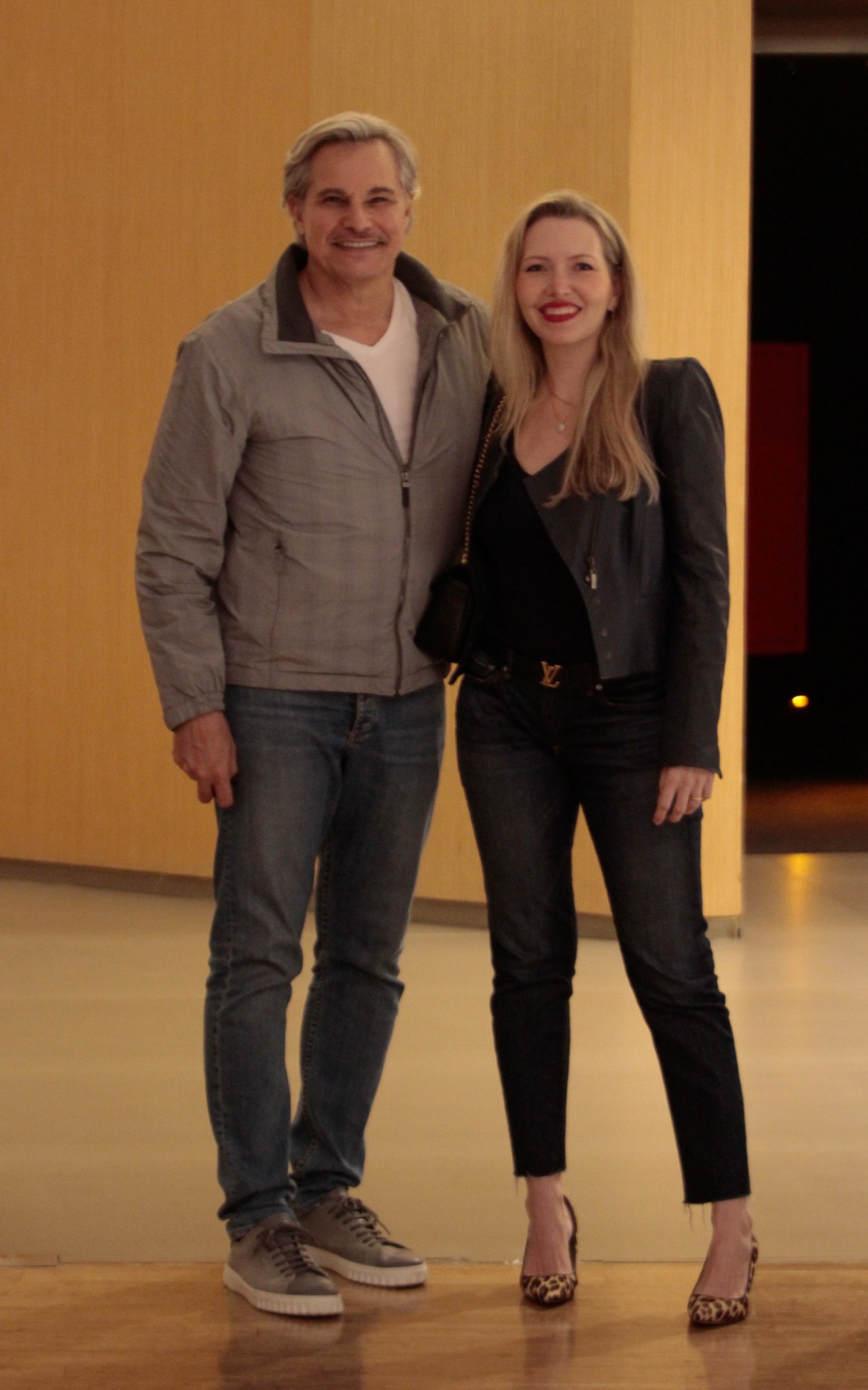 Edson Celulari e a mulher, Karin Roepke, curtem cinema em shopping da Barra da Tijuca, na Zona Oeste do Rio, na noite desta quarta-feira