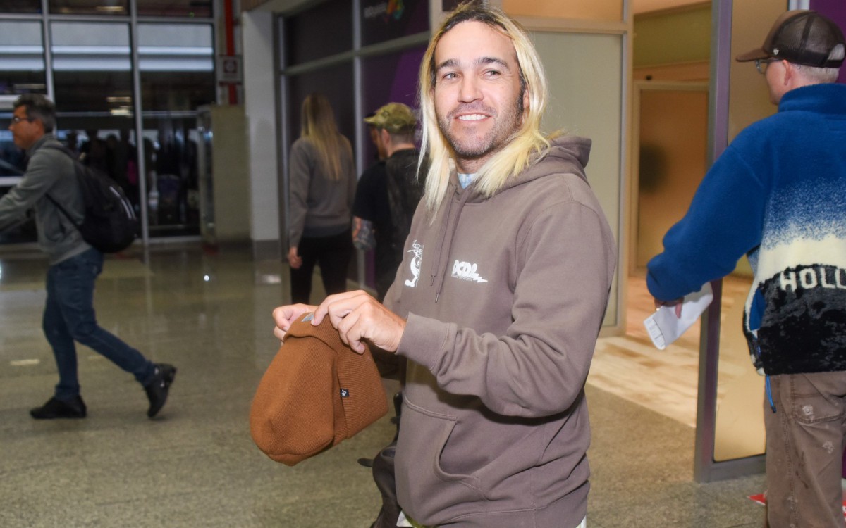 Fall Out Boy desembarca em aeroporto do Rio