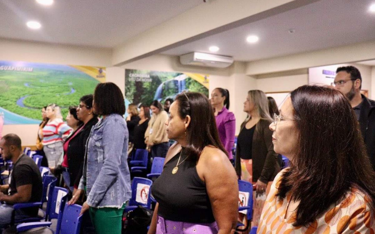Professores da rede municipal de Guapimirim acompanharam o evento de assinatura do contrato