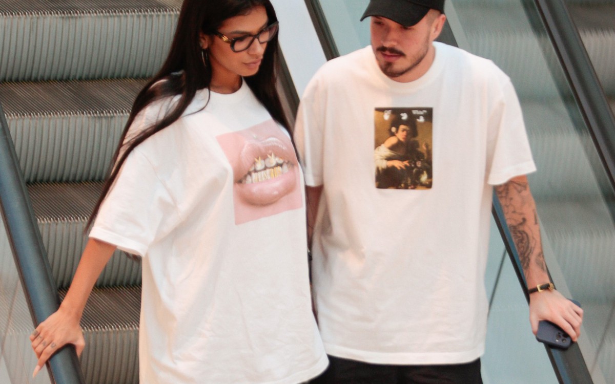 Pocah passeia em um shopping da Barra da Tijuca, na Zona Oeste do Rio, acompanhada pelo noivo, Ronan Souza