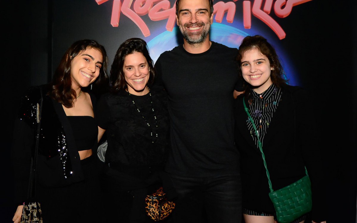 Tadeu Schmidt posou com a fam&iacute;lia 