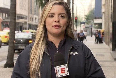 Repórter da ESPN relata xingamento e beijo no ombro de torcedor do Flamengo