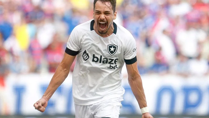 Eduardo comemora primeiros gols pelo Botafogo e fala sobre adaptação no retorno ao Brasil