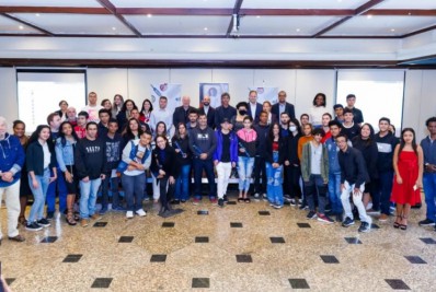 Alunos da Escola Móvel de Tecnologia do Senac RJ recebem certificados em Teresópolis