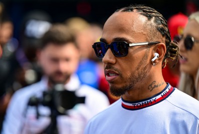 Lewis Hamilton detalha racismo que sofreu na infância: 'Jogavam bananas em mim'