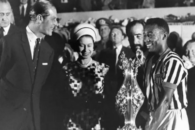 Pelé lamenta morte de Rainha Elizabeth II: 'Seu legado vai durar para sempre'