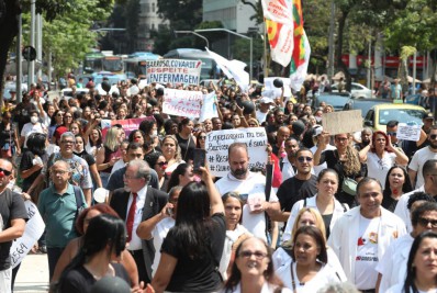 Representantes da enfermagem se reúnem em ato no Rio contra suspensão do piso salarial da classe