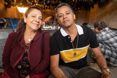 Ex-detentos que aparecem em foto com Freixo trabalham na série ‘A Divisão’ da Globoplay