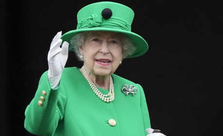 Britânicos prestam homenagens à rainha Elizabeth II, que morreu nesta quinta-feira - Reprodução