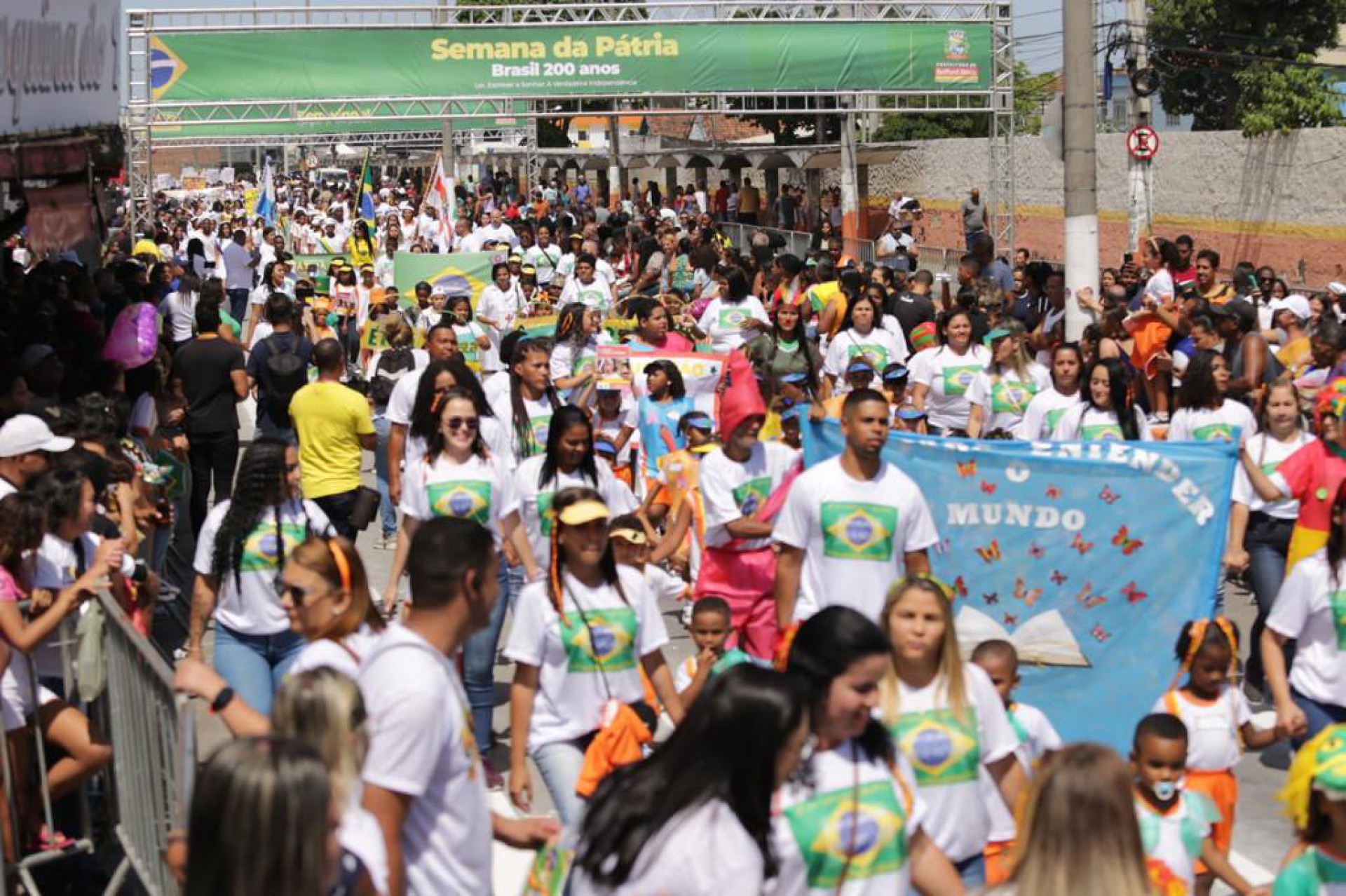 Alunos de 25 unidades escolares abrilhantaram a festa e desfilaram com empolga&ccedil;&atilde;o - Rafael Barreto / PMBR