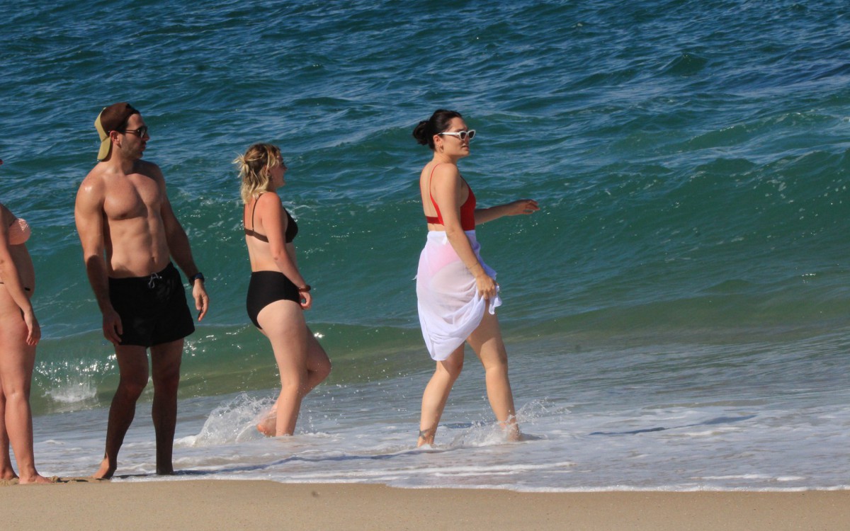 Jessie J curte dia de praia ap&oacute;s apresenta&ccedil;&atilde;o no Rock in Rio