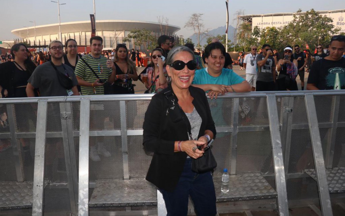Gl&oacute;ria Pires assiste ao show de Cleo no Rock in Rio