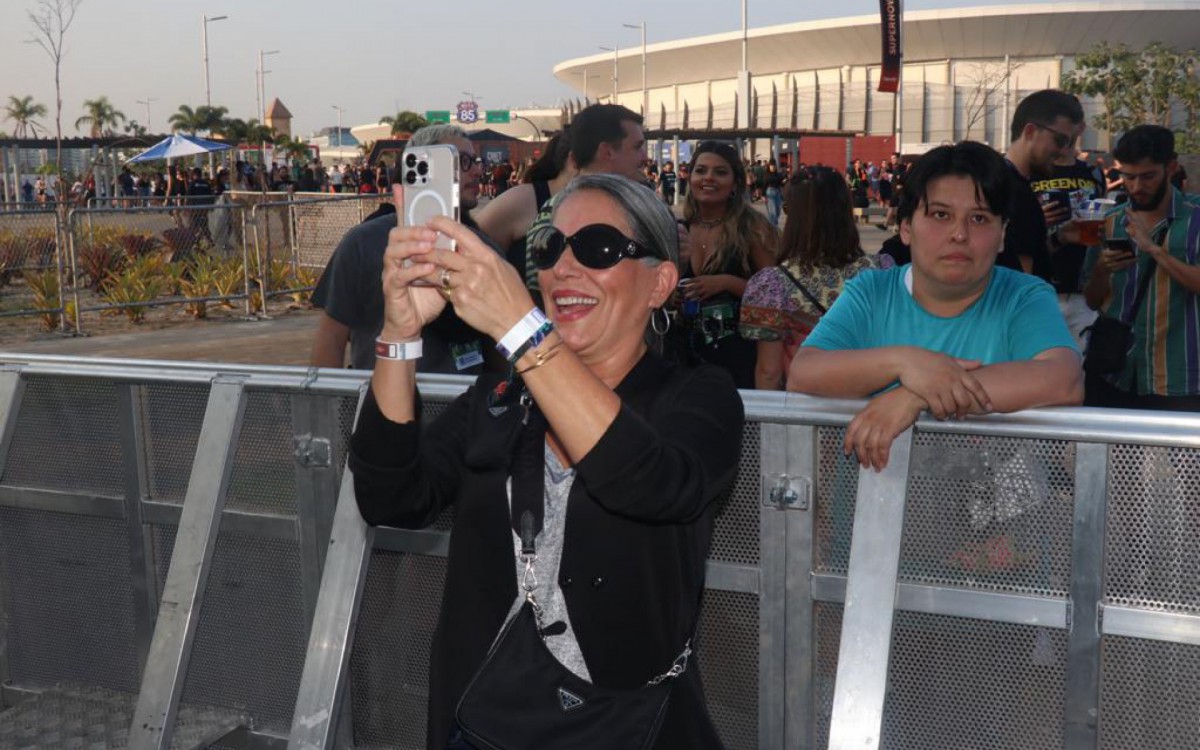 Gl&oacute;ria Pires assiste ao show de Cleo no Rock in Rio