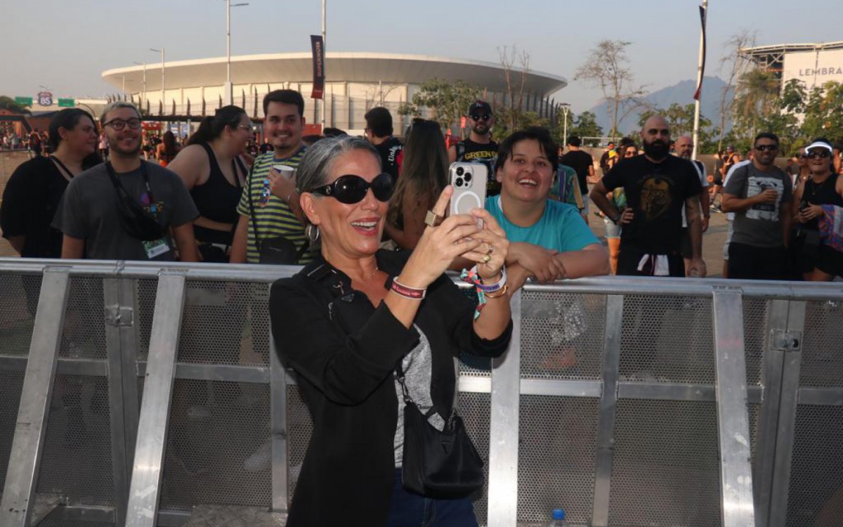 Gl&oacute;ria Pires assiste ao show de Cleo no Rock in Rio