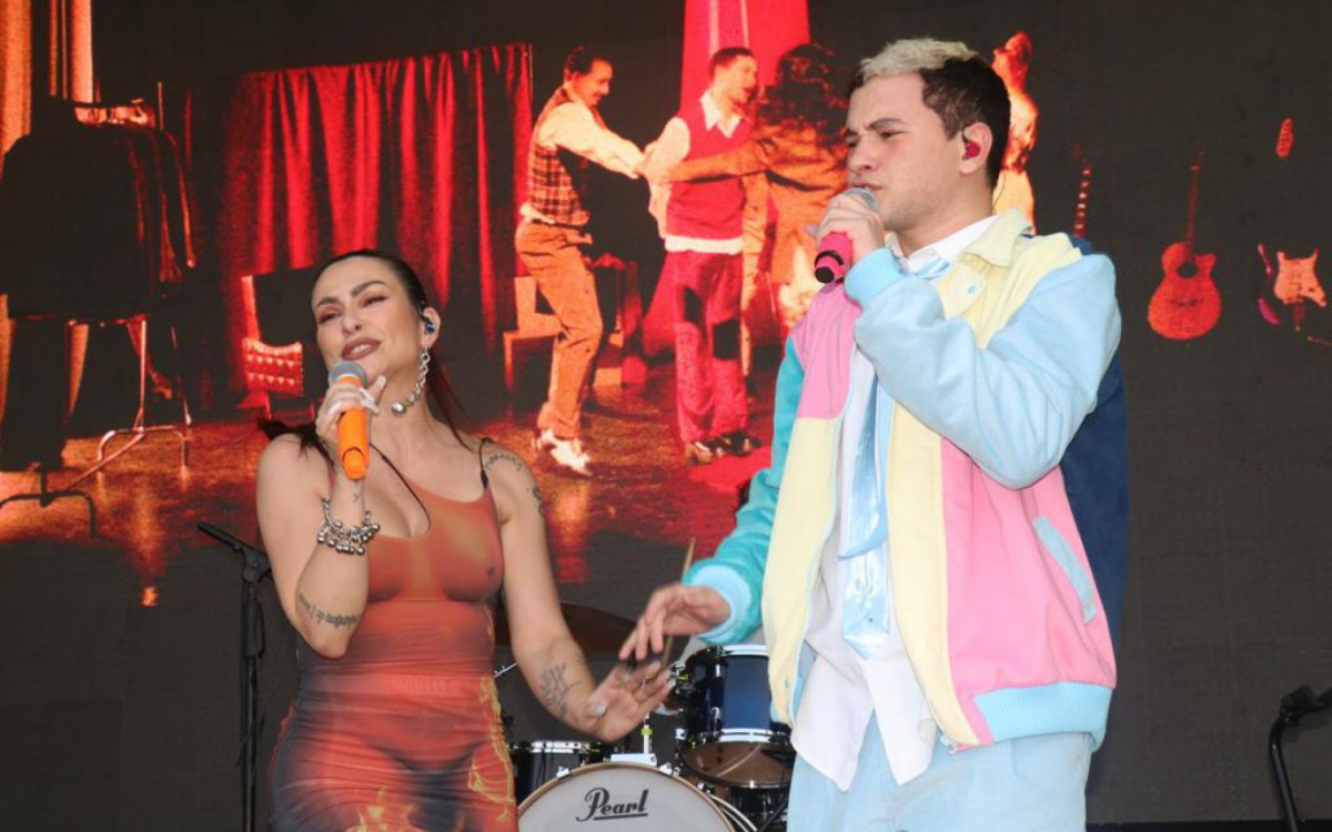 Cleo e Number Teddie no Palco Supernova