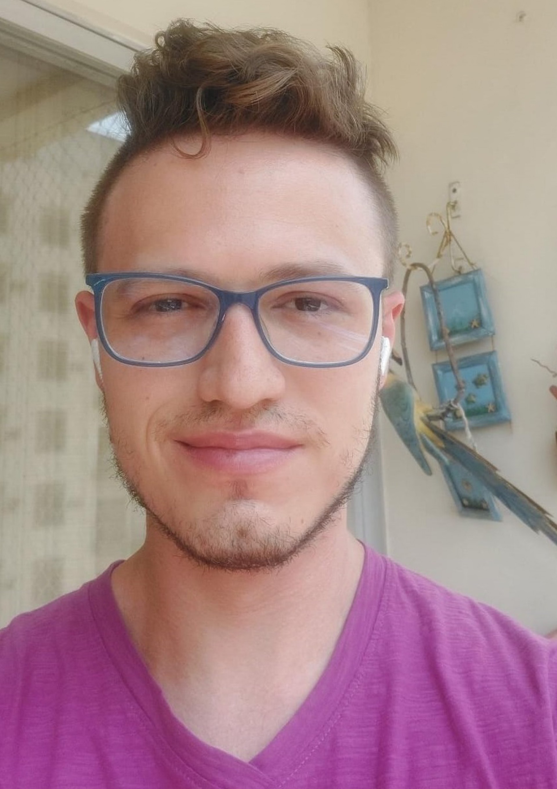 O publicit&aacute;rio Victor Guti&eacute;rrez tem 25 anos e considera o voto "um direito fundamental do cidad&atilde;o".