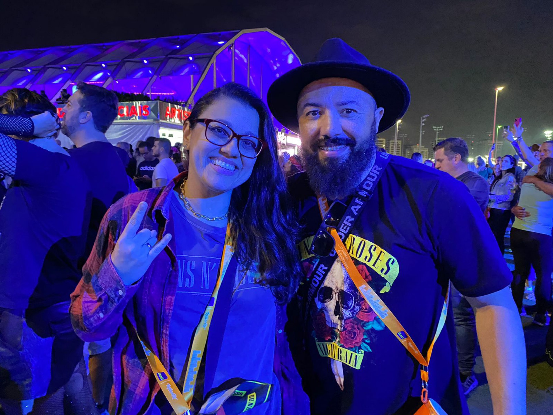 Gislene e Cadu são fãs fiéis do Guns N' Roses, que se apresentaram no Palco Mundo do Rock in Rio 2022 - Julliana Reis / O Dia