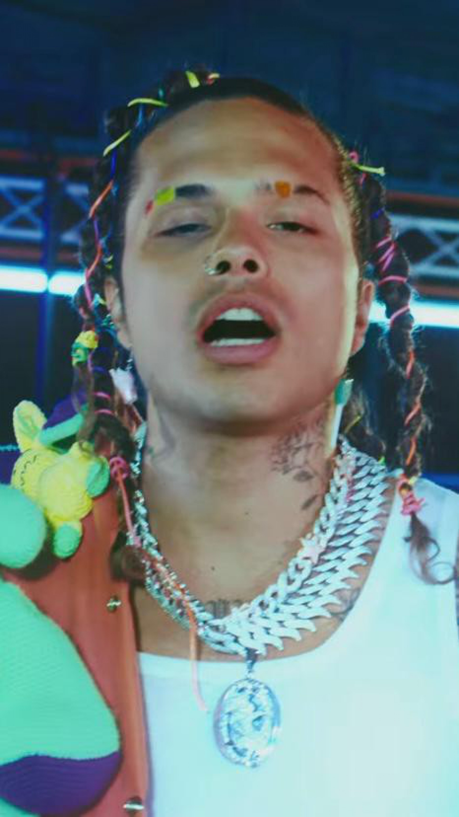 Vitão lança clipe de 'S de Saudade (Remix)' ao lado de Pabllo Vittar - Reprodução