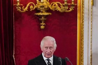Charles III é proclamado novo monarca do Reino Unido