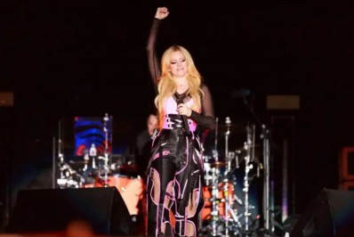 Ícone de uma geração, Avril Lavigne faz show morno e não consegue acompanhar a empolgação dos fãs