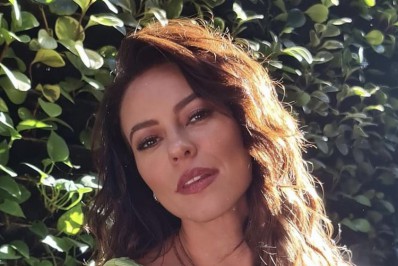 Paolla Oliveira tira selfie em luz solar e garante: 'Filtros naturais'