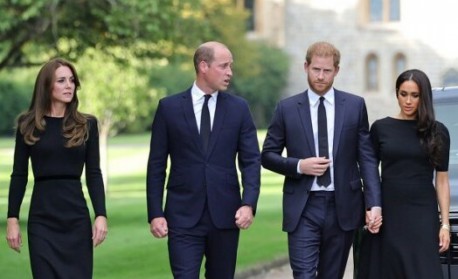 William e Harry aparecem juntos com Kate e Meghan  - Reprodução