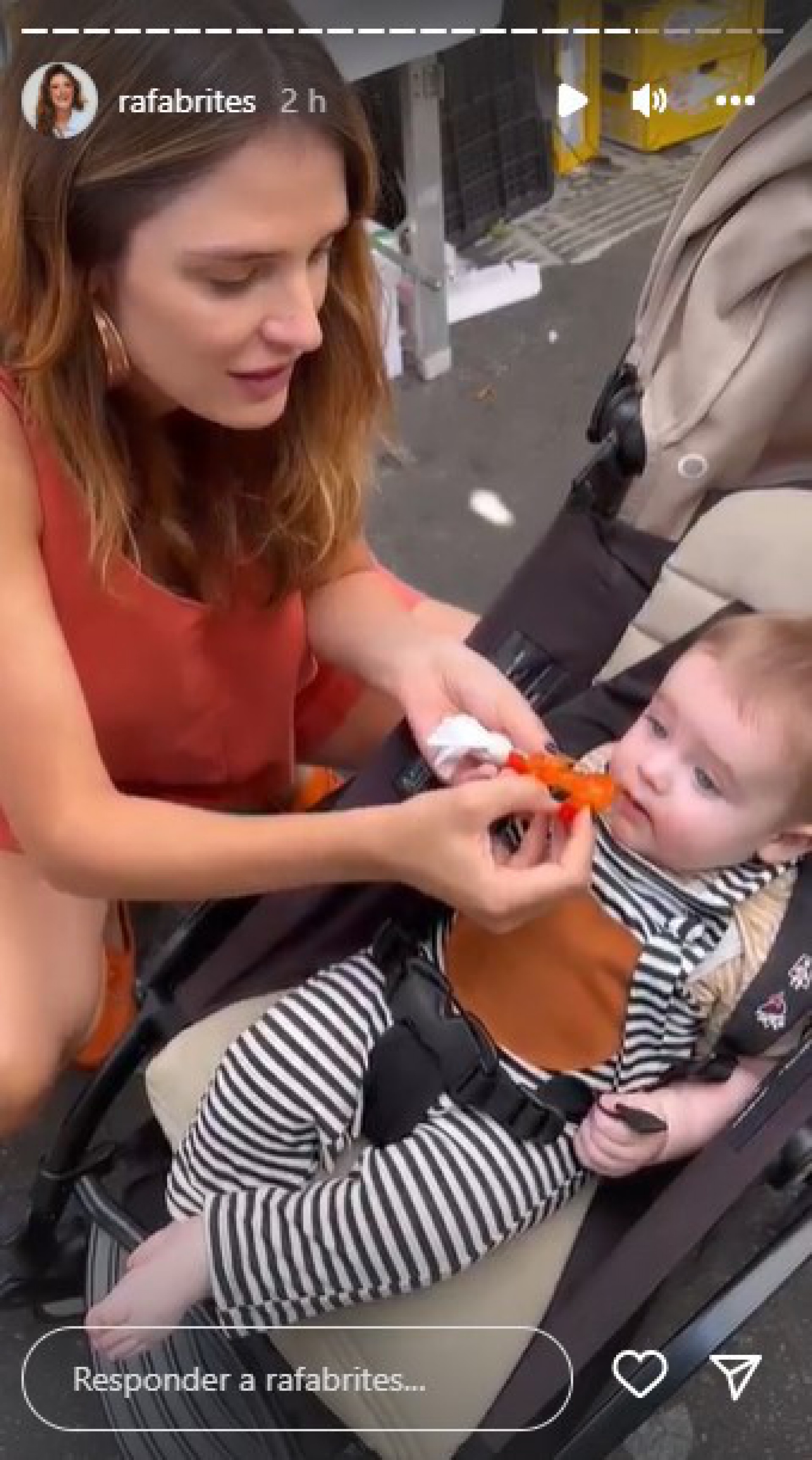 Rafa Brites leva filhos para a feira - Reprodução/Internet