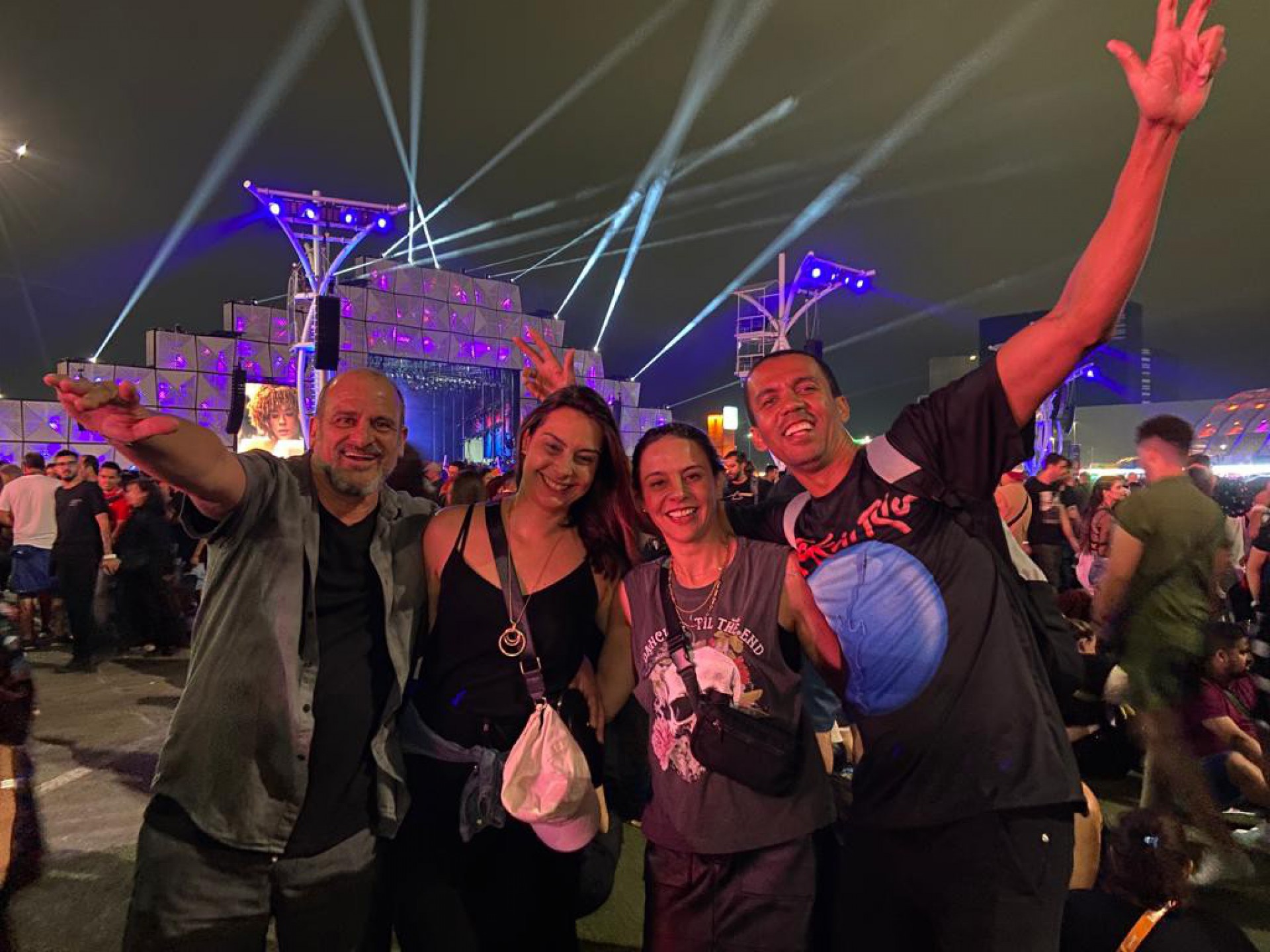 José Henrique, Alexandra Setta, Adriane Vasconcelos e Geraldo Serafim curtem o show de Djavan no Palco Mundo - Arquivo pessoal/ O Dia