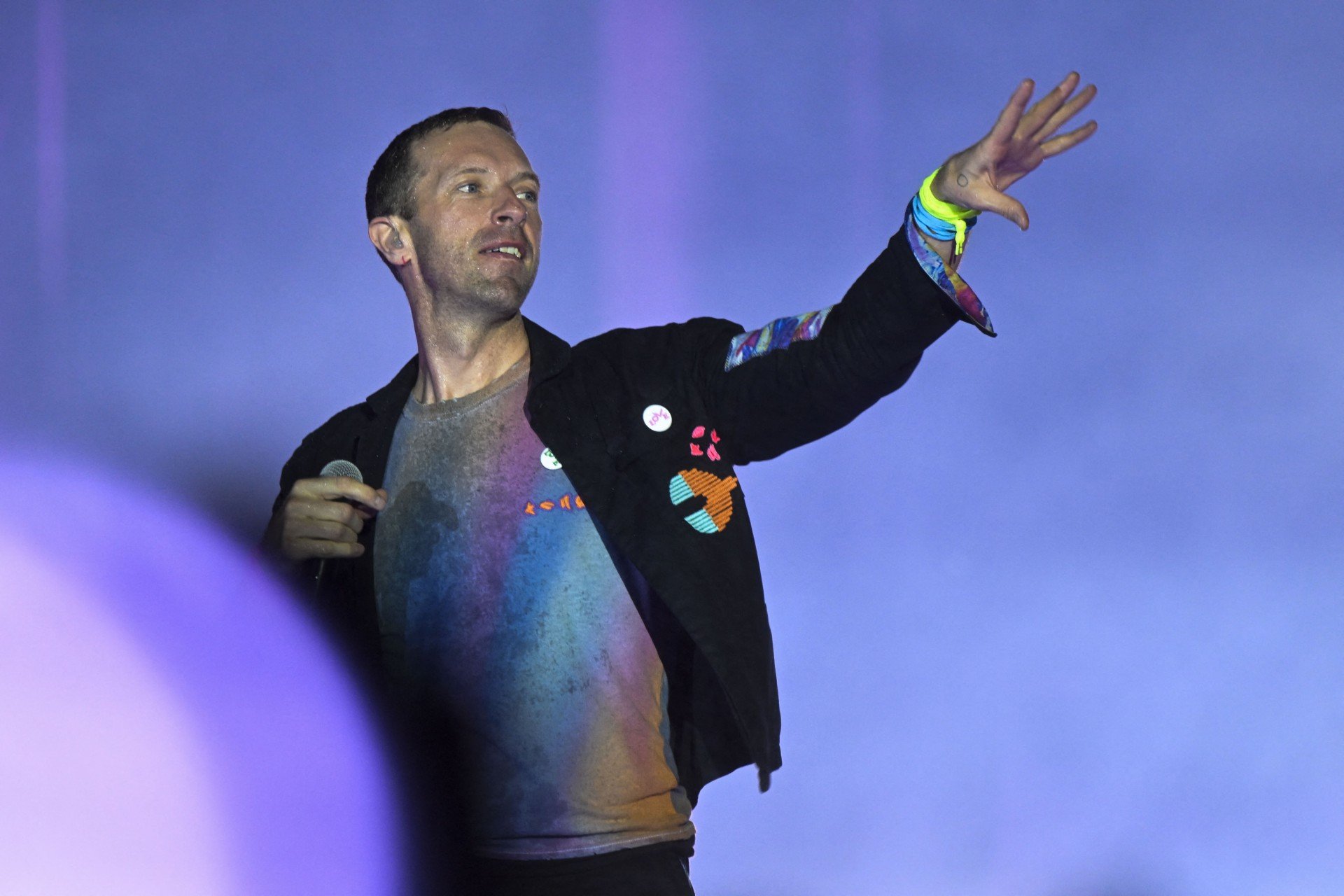 Coldplay adia todos os shows no Brasil para 2023 por ordens médicas