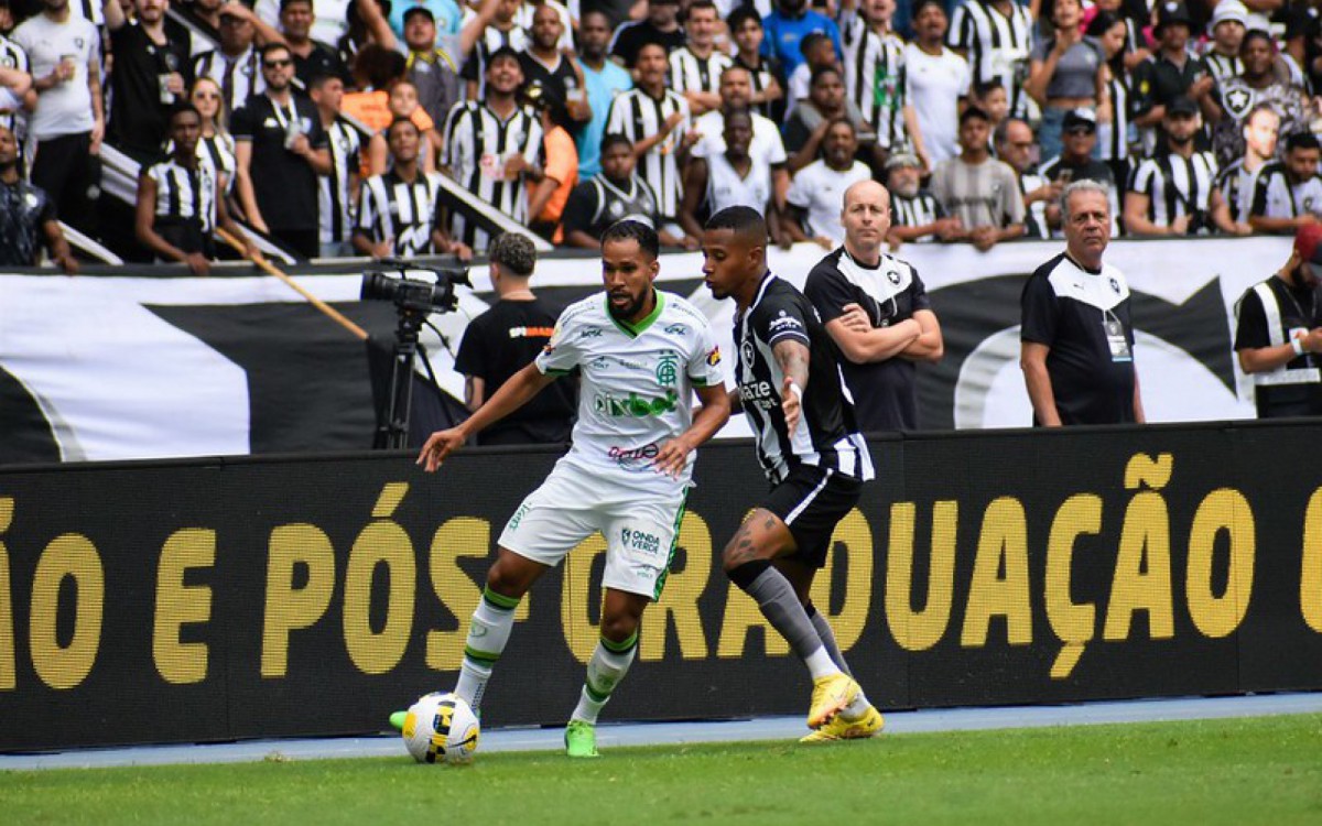 Botafogo e Am&eacute;rica-MG se enfrentaram neste domingo