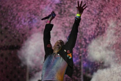 Djavan, Bastille, Camila Cabello e Coldplay animam público em sexto dia de Rock in Rio