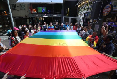 Em um ano, casos registrados de homofobia aumentam 344%