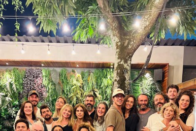 José Loreto vai a confraternização do elenco de 'Pantanal' e leva Rafa Kaliamnn