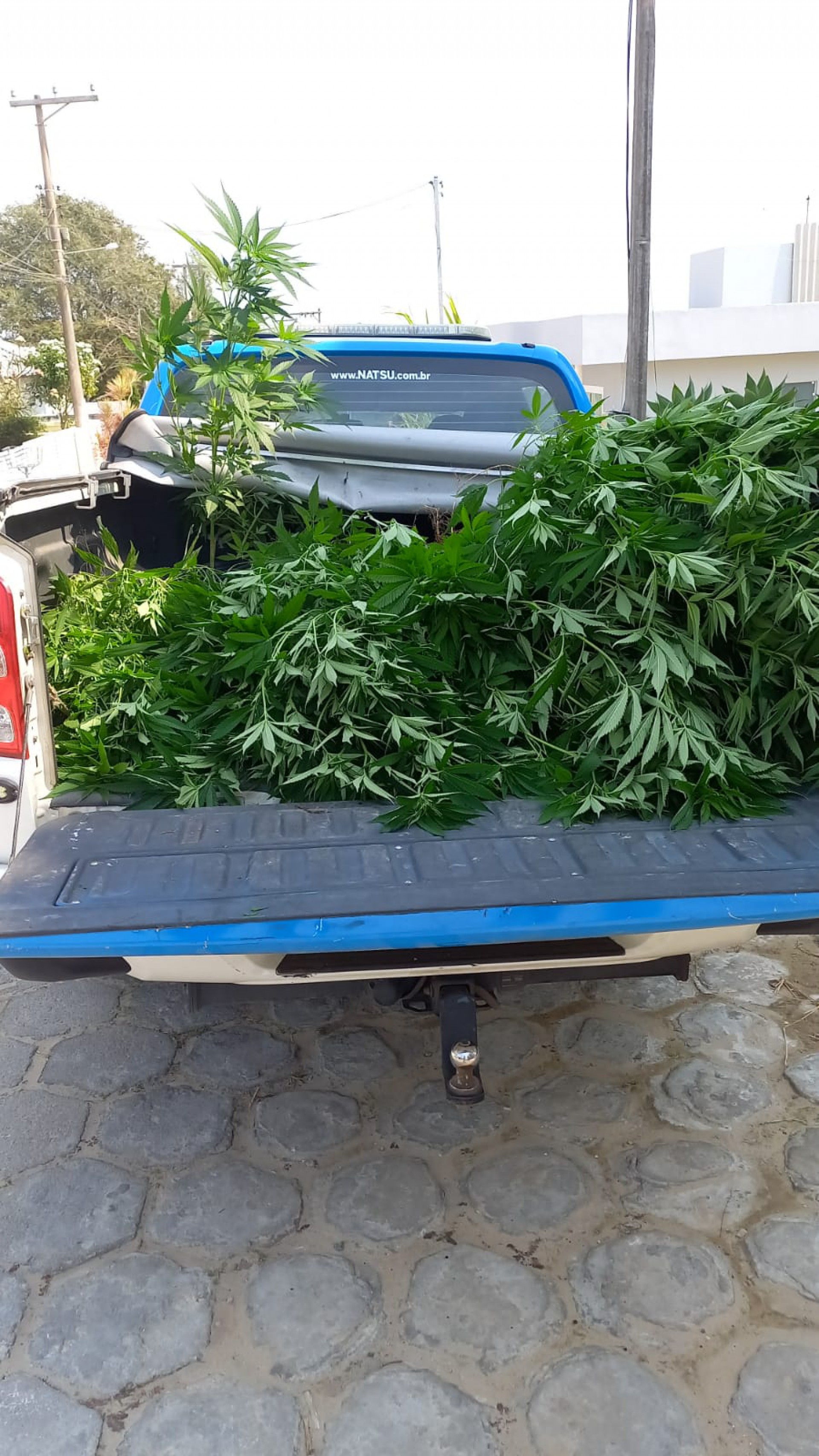 Ca&ccedil;amba da viatura ficou lotada 