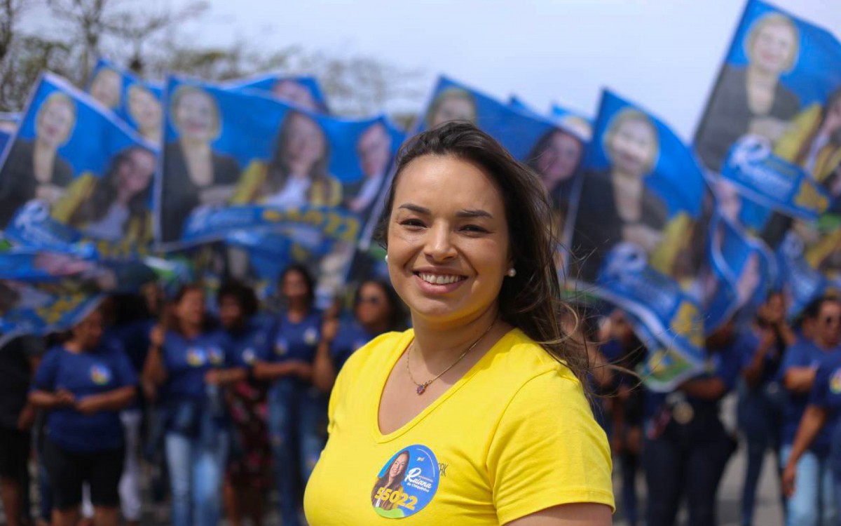 Ao seu lado nesta caminhada est&atilde;o o ex-prefeito da cidade, Chiquinho da Educa&ccedil;&atilde;o e a sua esposa, a prefeita Livia