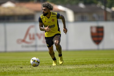 Dirigente do Flamengo admite 'excessos' em comportamento de Gabigol