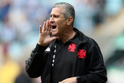 Jorginho mostra preocupação com erros do Vasco, mas confia no acesso: 'Estamos no G-4'