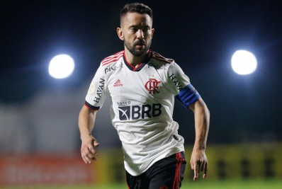 Everton Ribeiro passou mal antes de empate do Flamengo contra o Goiás