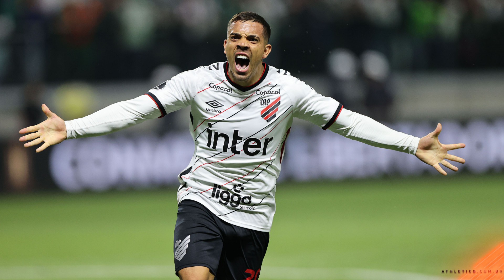 Marcos Braz nega interesse do Flamengo em contratar David Terans, do Athletico-PR