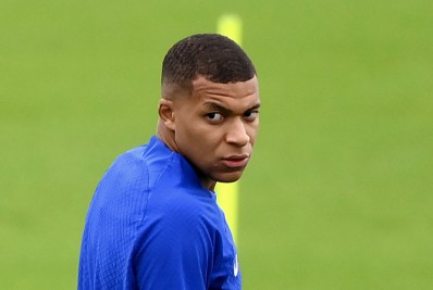 PSG define 'plano B' em caso de saída de Mbappé