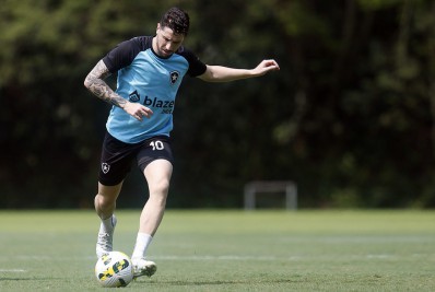 Na lista de transferências do Botafogo, Gustavo Sauer recusou consultas da Europa e da Arábia Saudita