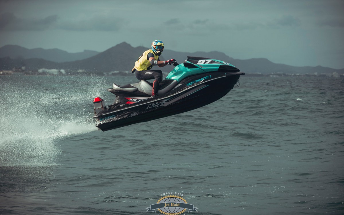 Brasileiro Bruno Jacob, Campeão Mundial de Free Style, marca presença, em Angra, no Jet Raid Brasil.