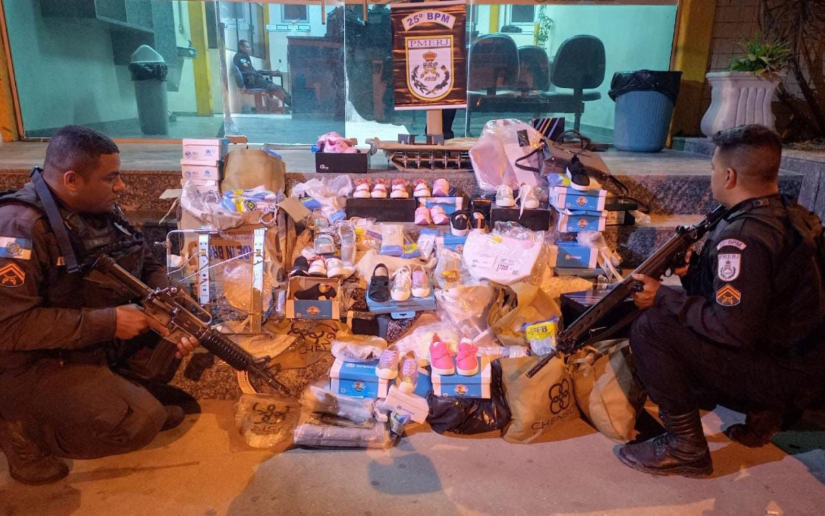 Diante dos fatos, os dois foram conduzidos à Delegacia de Polícia, juntamente ao material recuperado. Lá, os dois autores permaneceram presos e os produtos apreendidos.